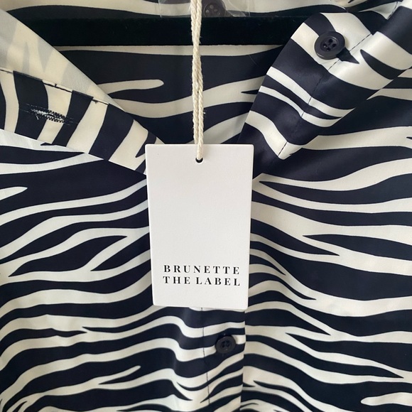 Brunette the Label NWT Bianca button up shirt in zebra. Silk size s/m - Picture 5 of 7